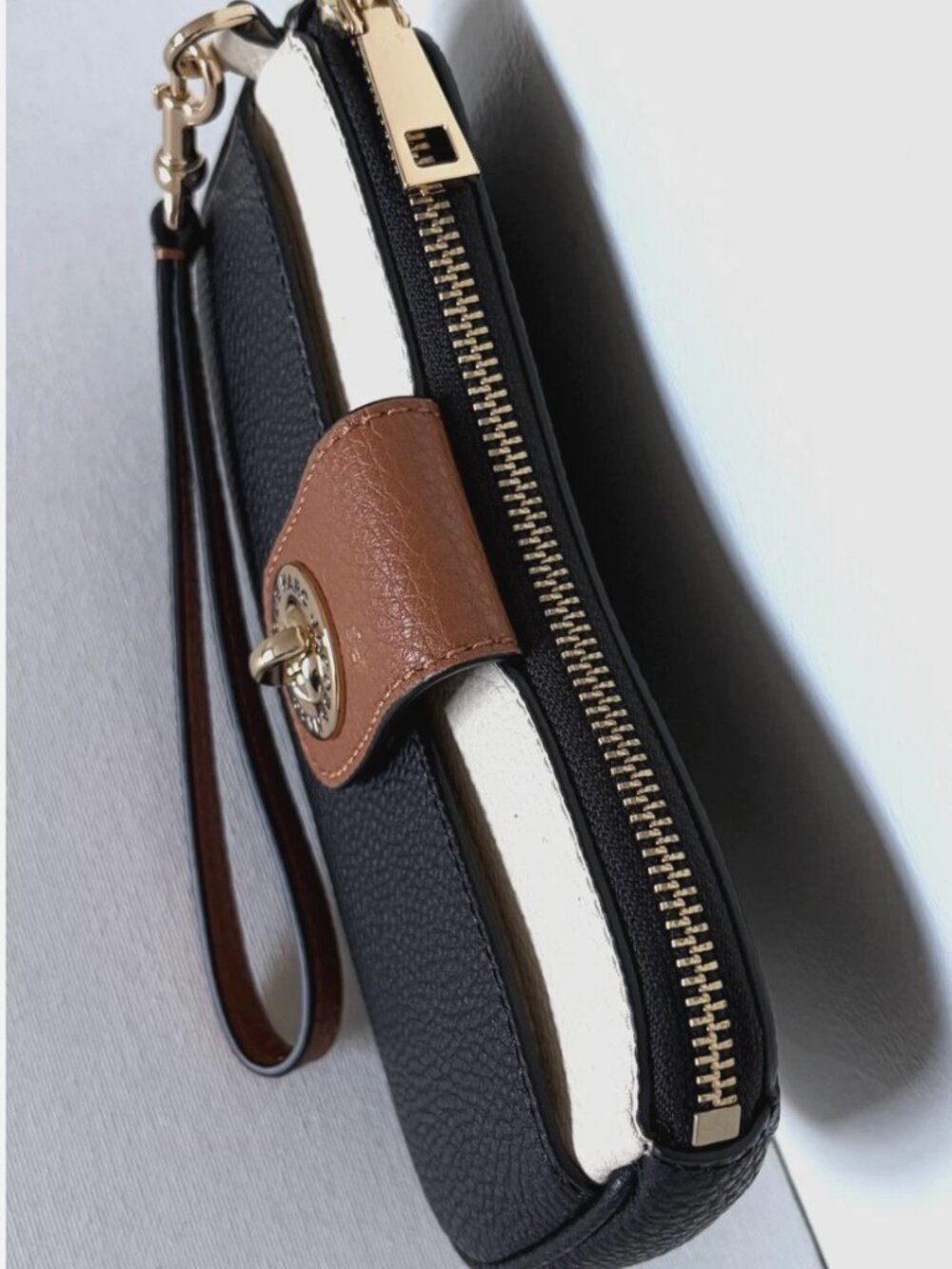 New Marc Jacobs Pouch Wristlet Pebble Leather Smoked Almond Multi